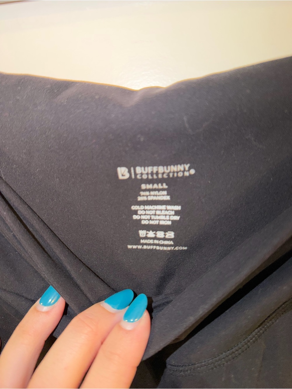 Black High-Waist Active Leggings with Side Pockets - Picture 3 of 4